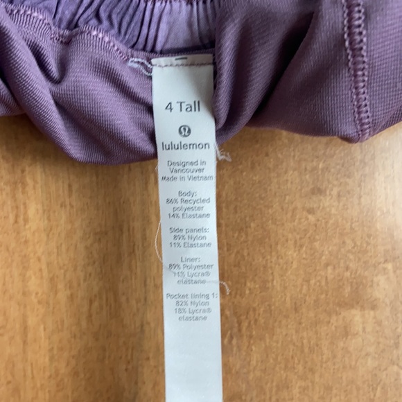 Lululemon Hotty Hot Low-Rise Lined Short 4” Length Size 4 - Picture 3 of 3